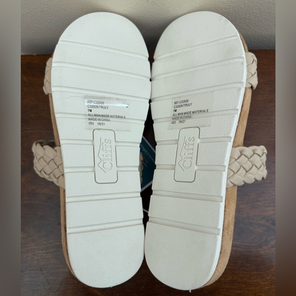 New Cliffs Truly beige khaki braided double strap faux leather sandals size 7 - Picture 15 of 15
